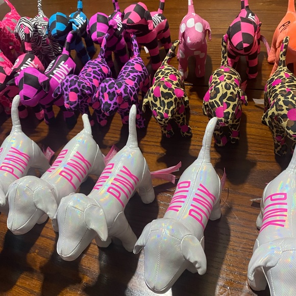 Bundle of 30 VS Pink dogs - Picture 2 of 10